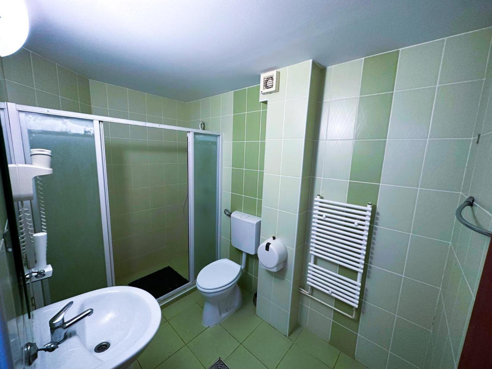 Shamrock Inn Jassy Zewnętrze zdjęcie