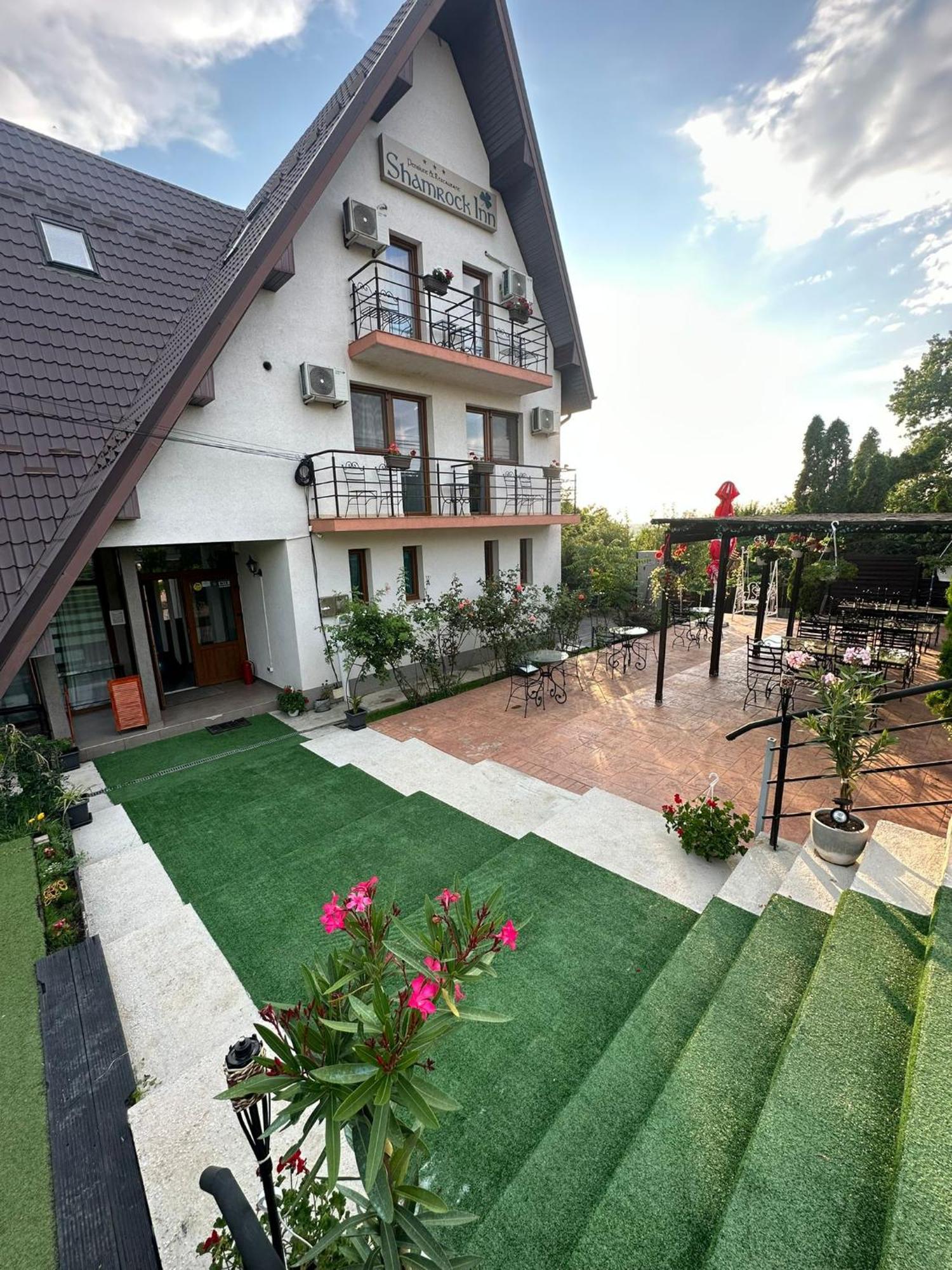 Shamrock Inn Jassy Zewnętrze zdjęcie