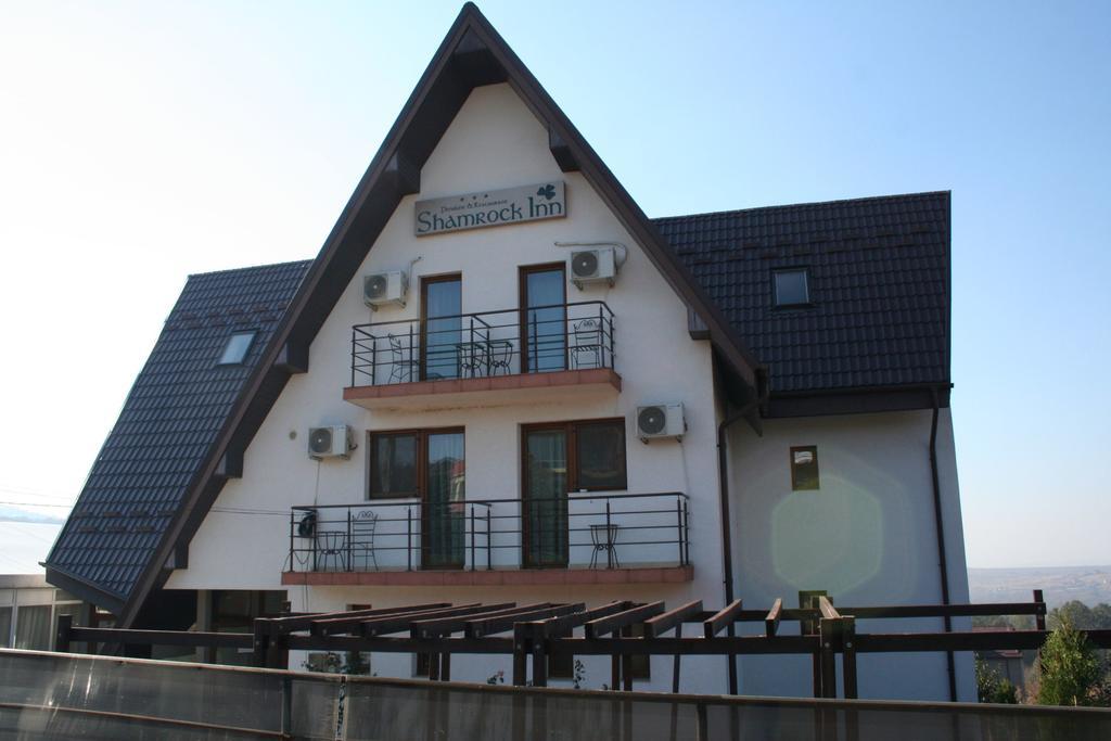 Shamrock Inn Jassy Zewnętrze zdjęcie