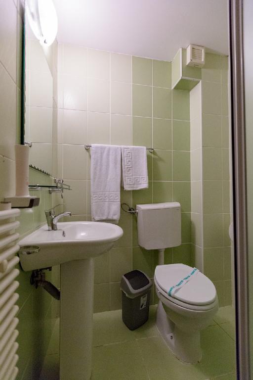 Shamrock Inn Jassy Zewnętrze zdjęcie